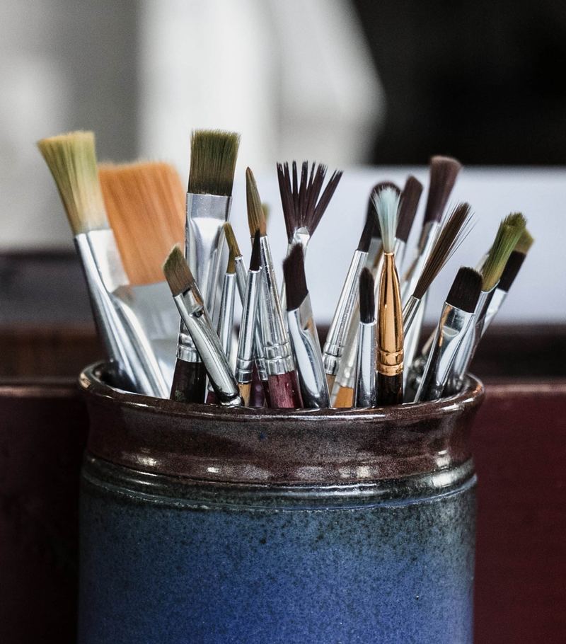 Pinsel im Atelier des Malerstübchens von Gisela Hetzelt in Leipzig
